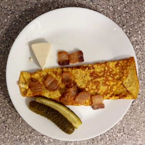 Omellete with bacon, cheese and pickles