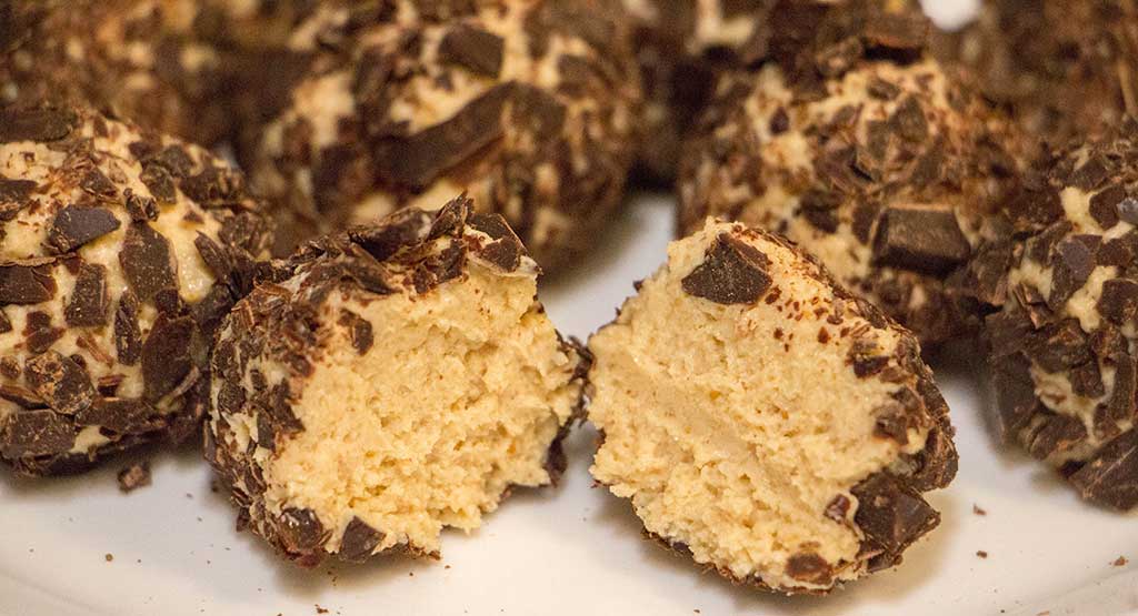 low-carb peanut butter cheese bomb